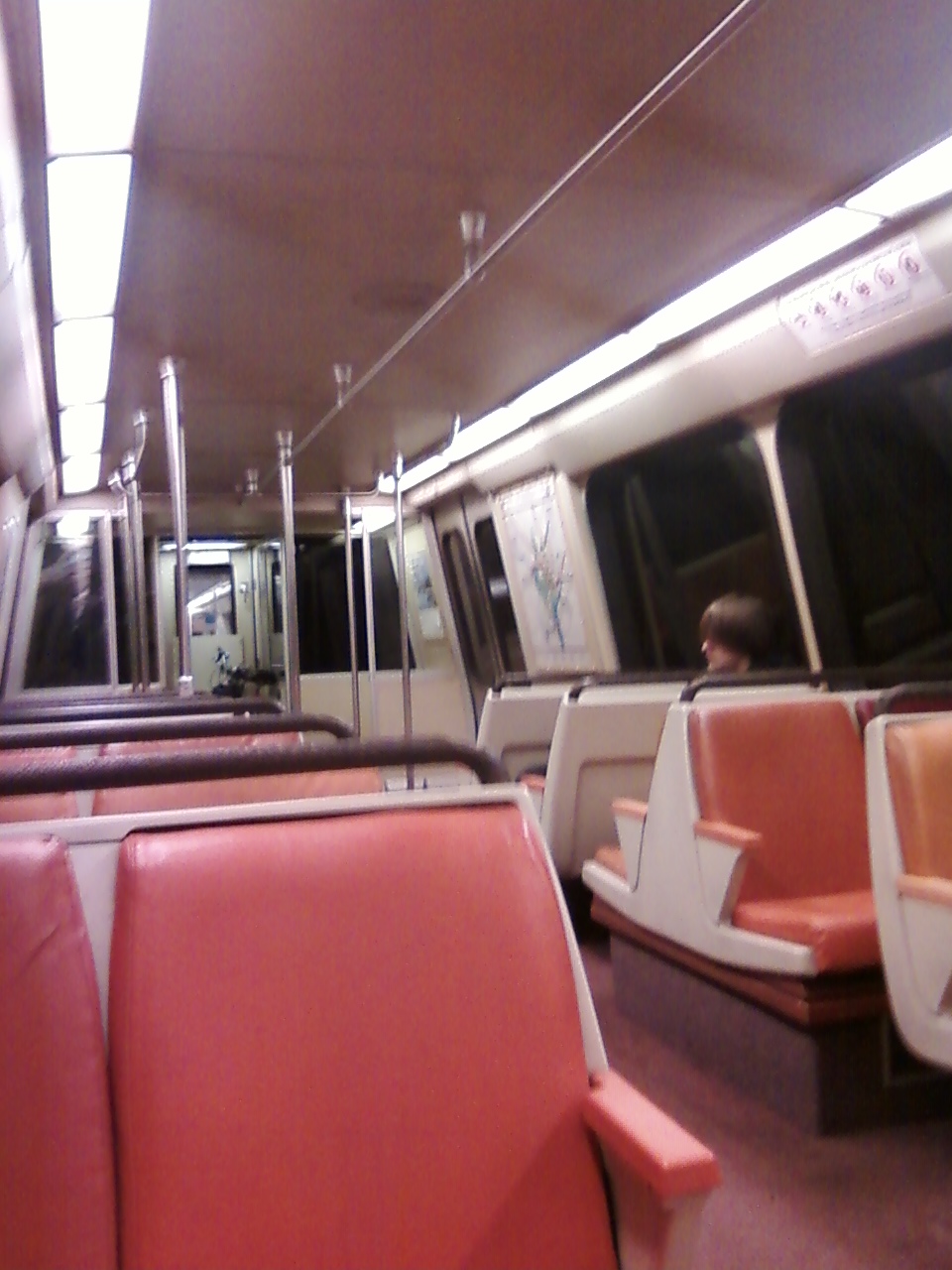 WMATA/DC Metro 1000 series car
interior. Note the simple, straight lines, padded seats, slip-resistant
and noise-reducing carpeting, and wind/noise door partition at the far
left door; the right partition was removed when the this 1000-series car
was renovated.